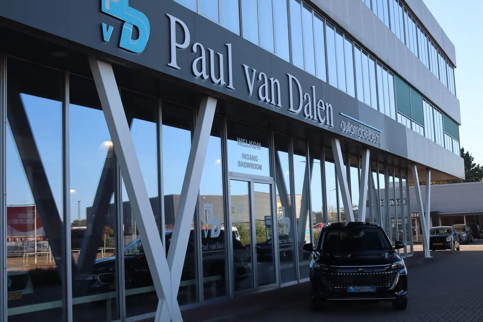DFSK E5 1.5 PHEV AUTOMAAT 7 PERS. Panodak | Navi Carplay | Schwarz - 2
