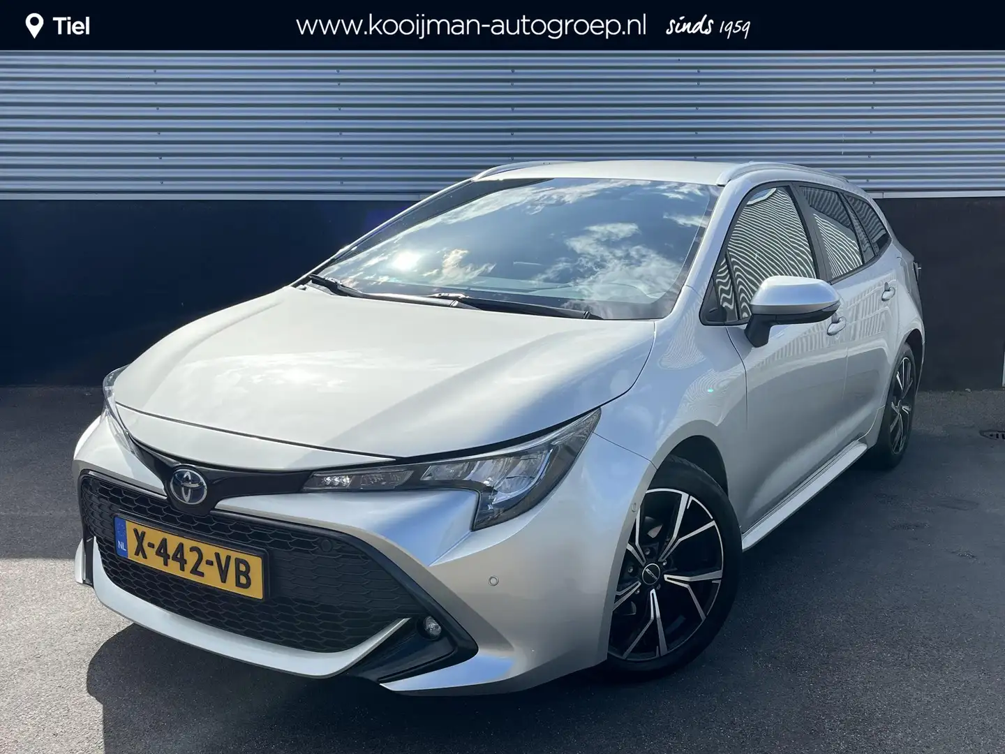 Toyota Corolla Touring Sports 1.8 Hybrid Dynamic Limited Navigati Grau - 1