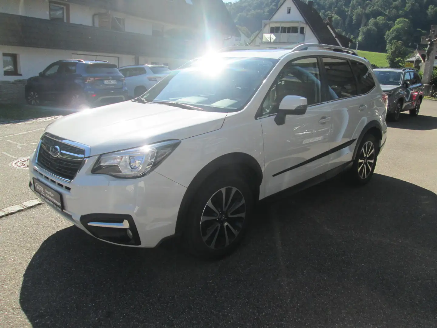 Subaru Forester 2,0i Platinum, Leder, Navi, AHK Weiß - 2