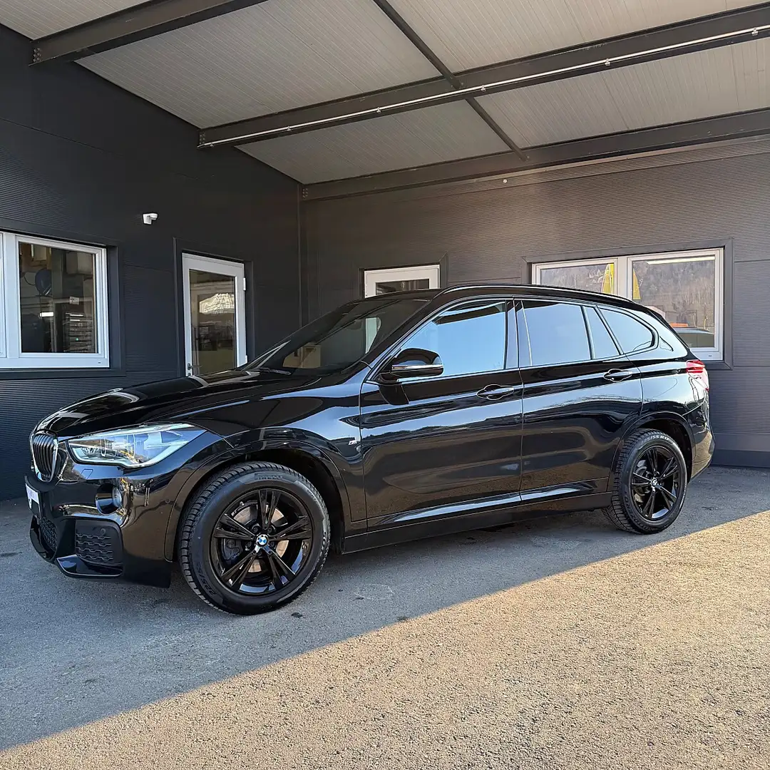 BMW X1 xDrive18d M Sport Aut. Schwarz - 2