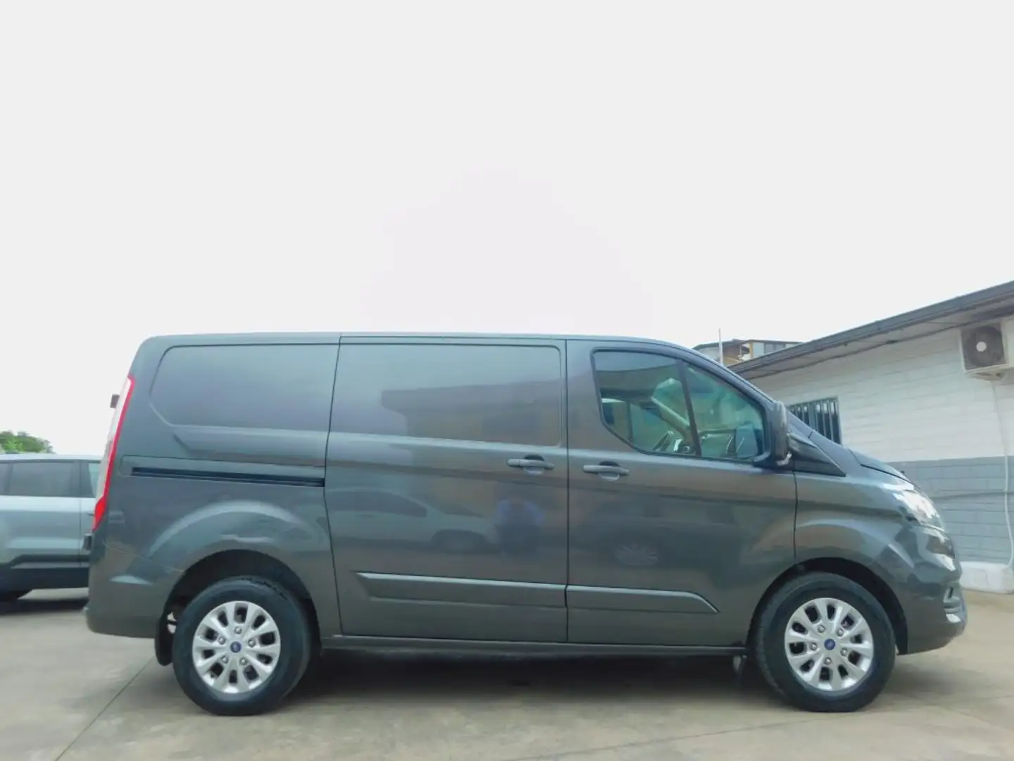Ford Transit Custom 290 2.0 EcoBlue Hybrid 170 PM Furg. Titanium Grey - 2