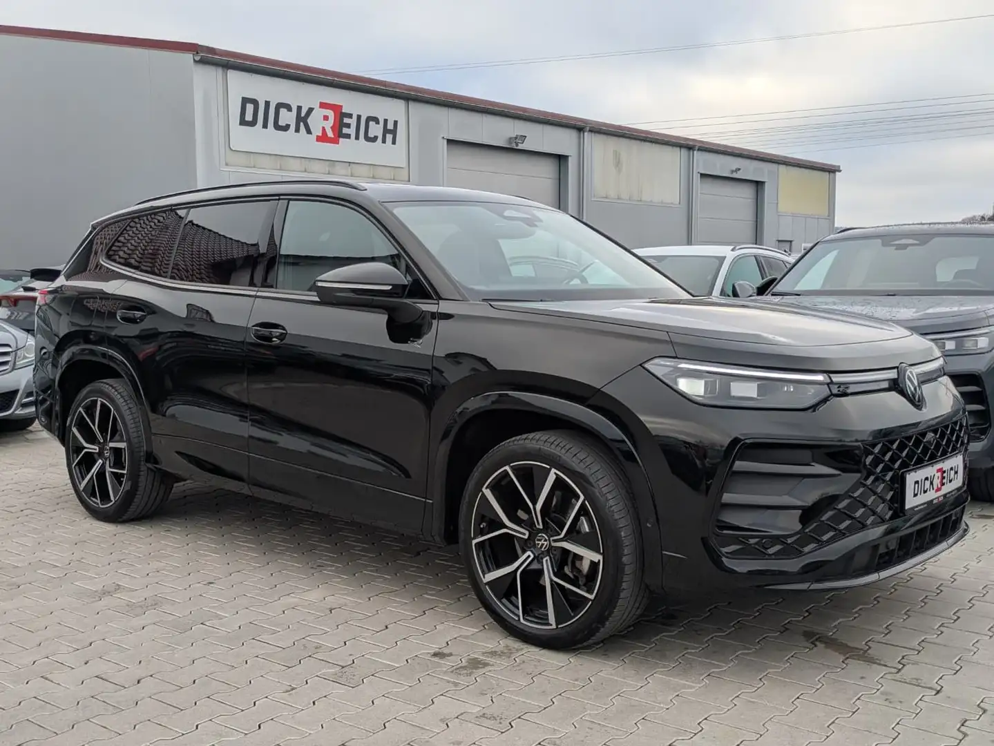 Volkswagen Tayron 2.0 TDI 4M R-Line BLACK*7Si*MATRIX*PANO Černá - 1