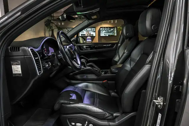 Porsche Cayenne view 9