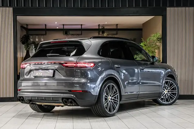 Porsche Cayenne view 5