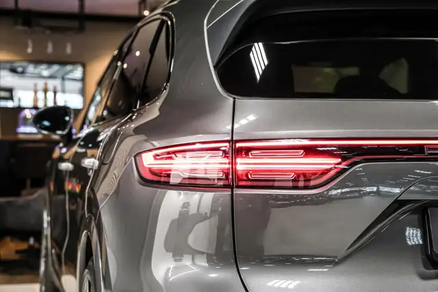 Porsche Cayenne view 14