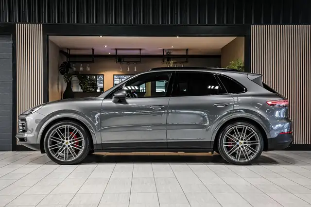 Porsche Cayenne view 7
