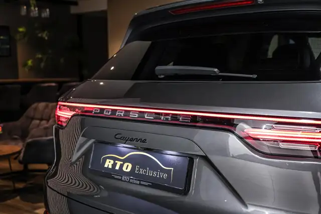 Porsche Cayenne view 15