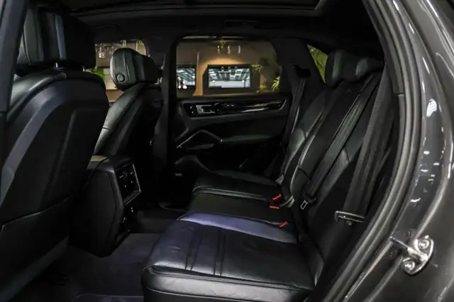 Porsche Cayenne view 10