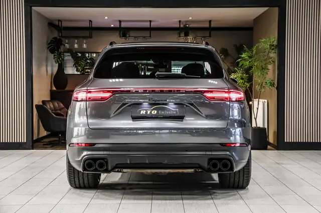 Porsche Cayenne view 13
