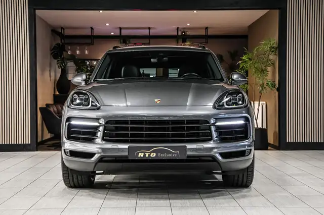 Porsche Cayenne view 8