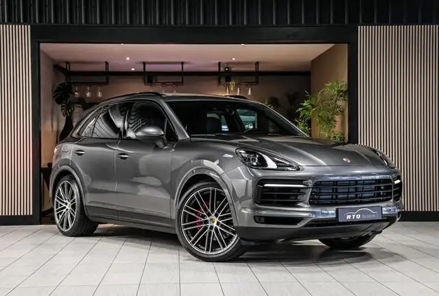 Porsche Cayenne view 4