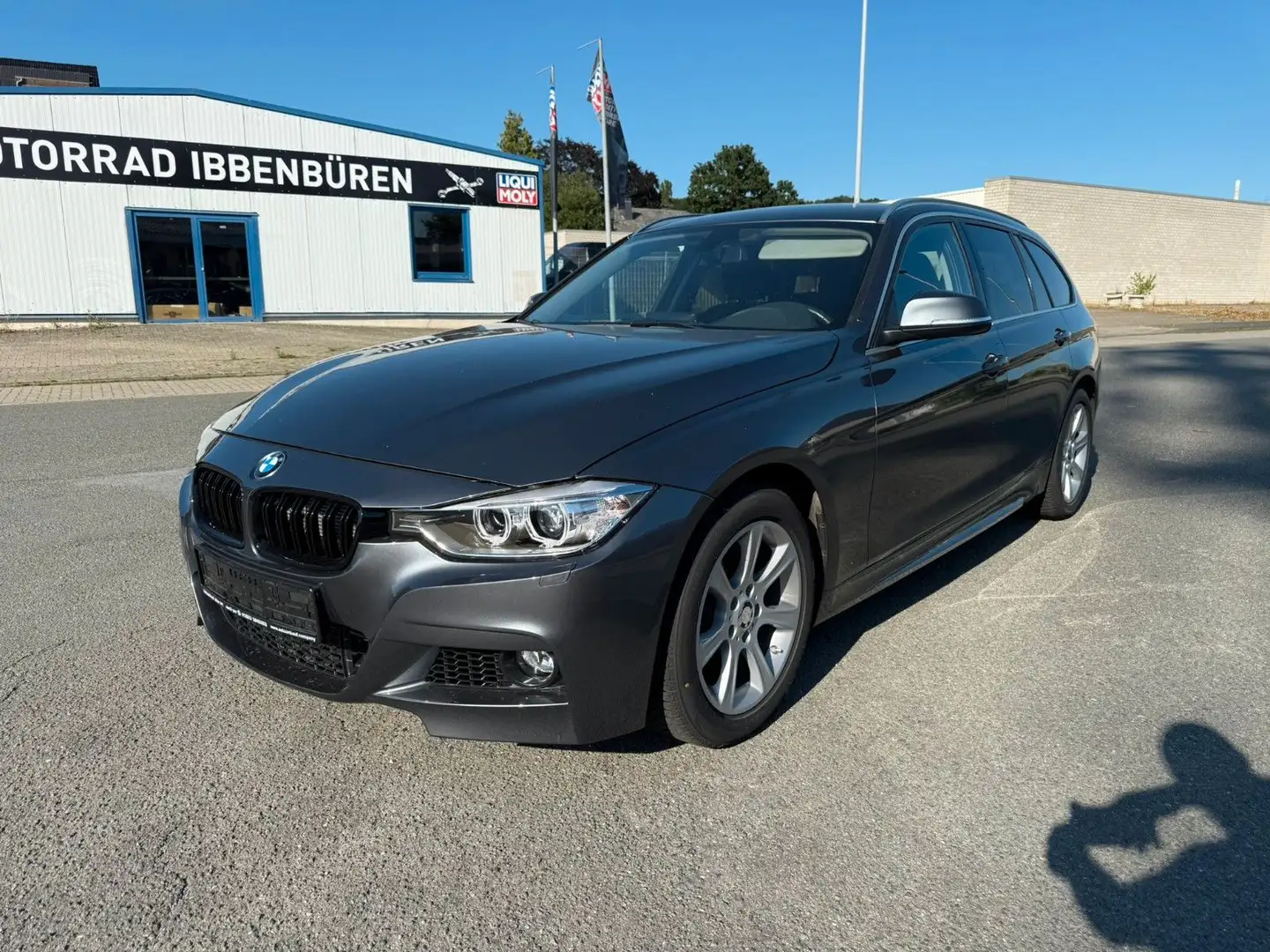 BMW 318 3er Touring M Paket Gris - 1