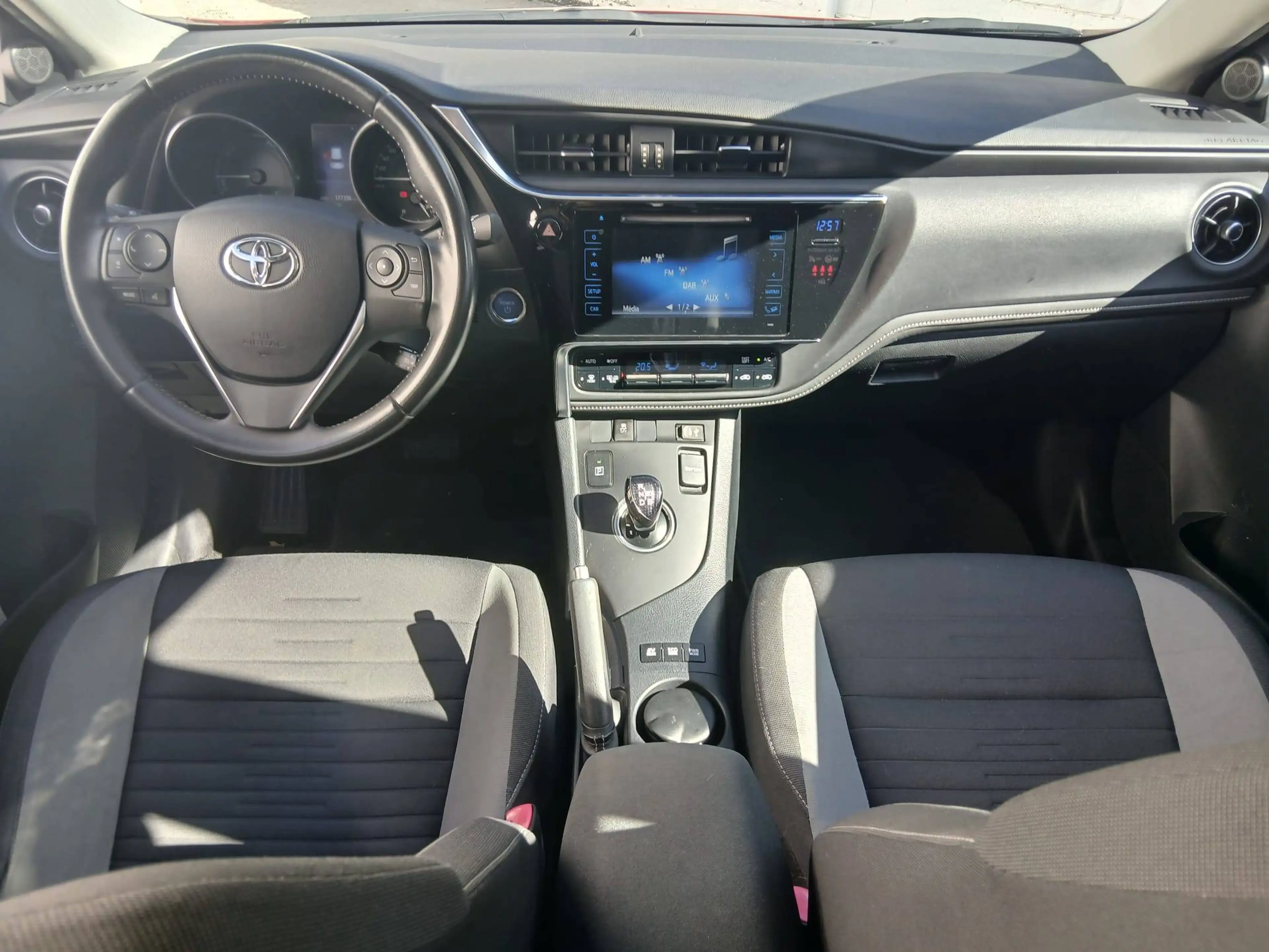 Toyota Auris Auris SW HEV 1.8i HSD* CARNET D'ENTRETIEN COMPLET * CAMERA * CRUISE * AIRCO * 241 X 48 MOIS — photo 7
