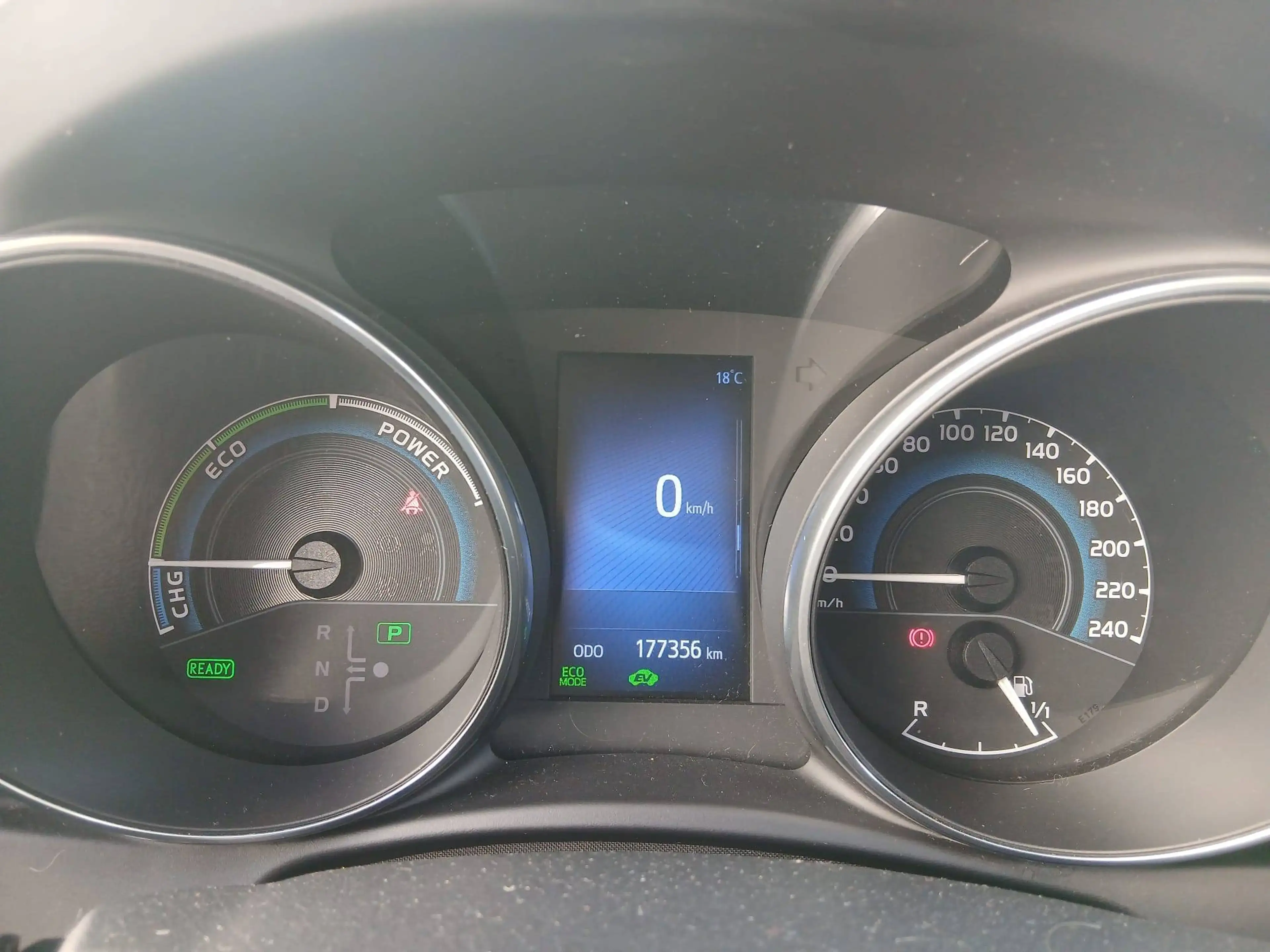 Toyota Auris Auris SW HEV 1.8i HSD* CARNET D'ENTRETIEN COMPLET * CAMERA * CRUISE * AIRCO * 241 X 48 MOIS — photo 10