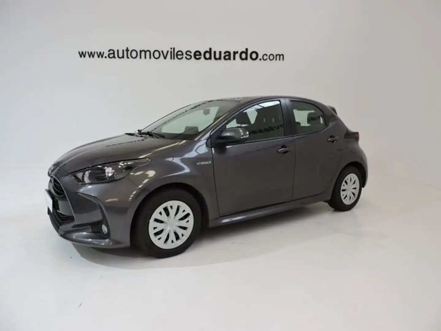 Toyota Yaris 5p 120H Active Tech Gris - 1