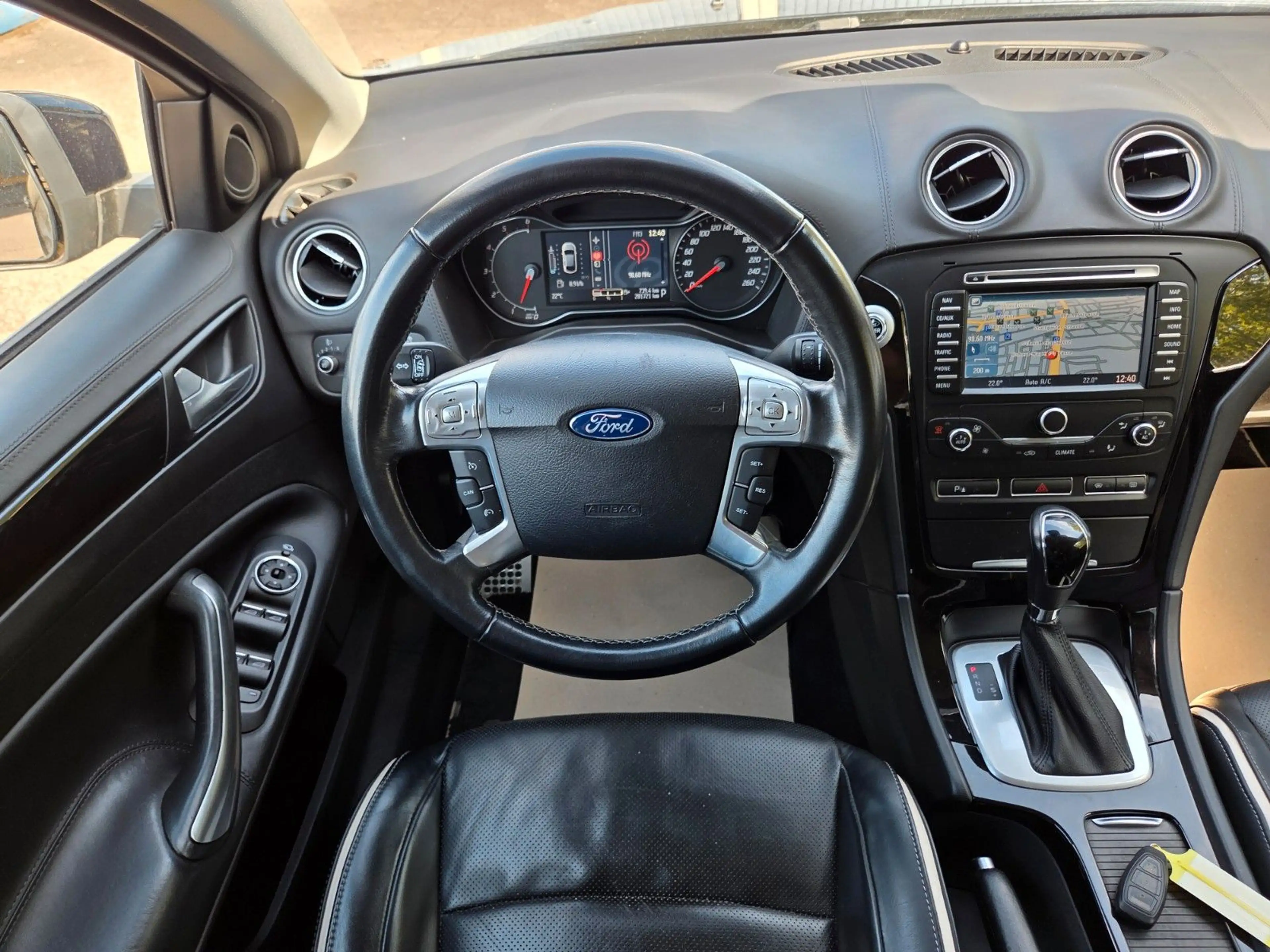 Ford Mondeo 2.0 TDCi Turnier Titanium X Automatik — photo 18
