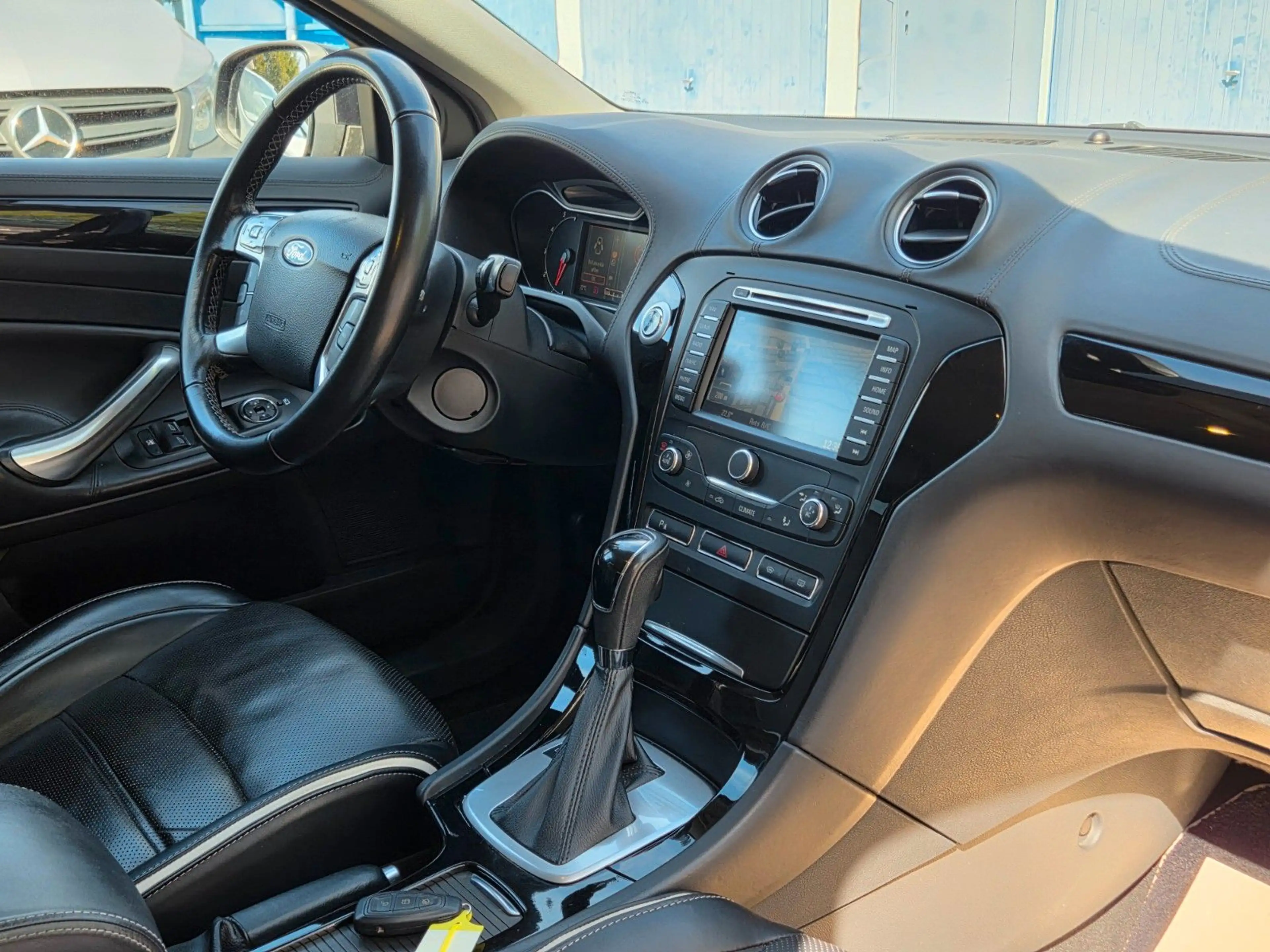 Ford Mondeo 2.0 TDCi Turnier Titanium X Automatik — photo 13