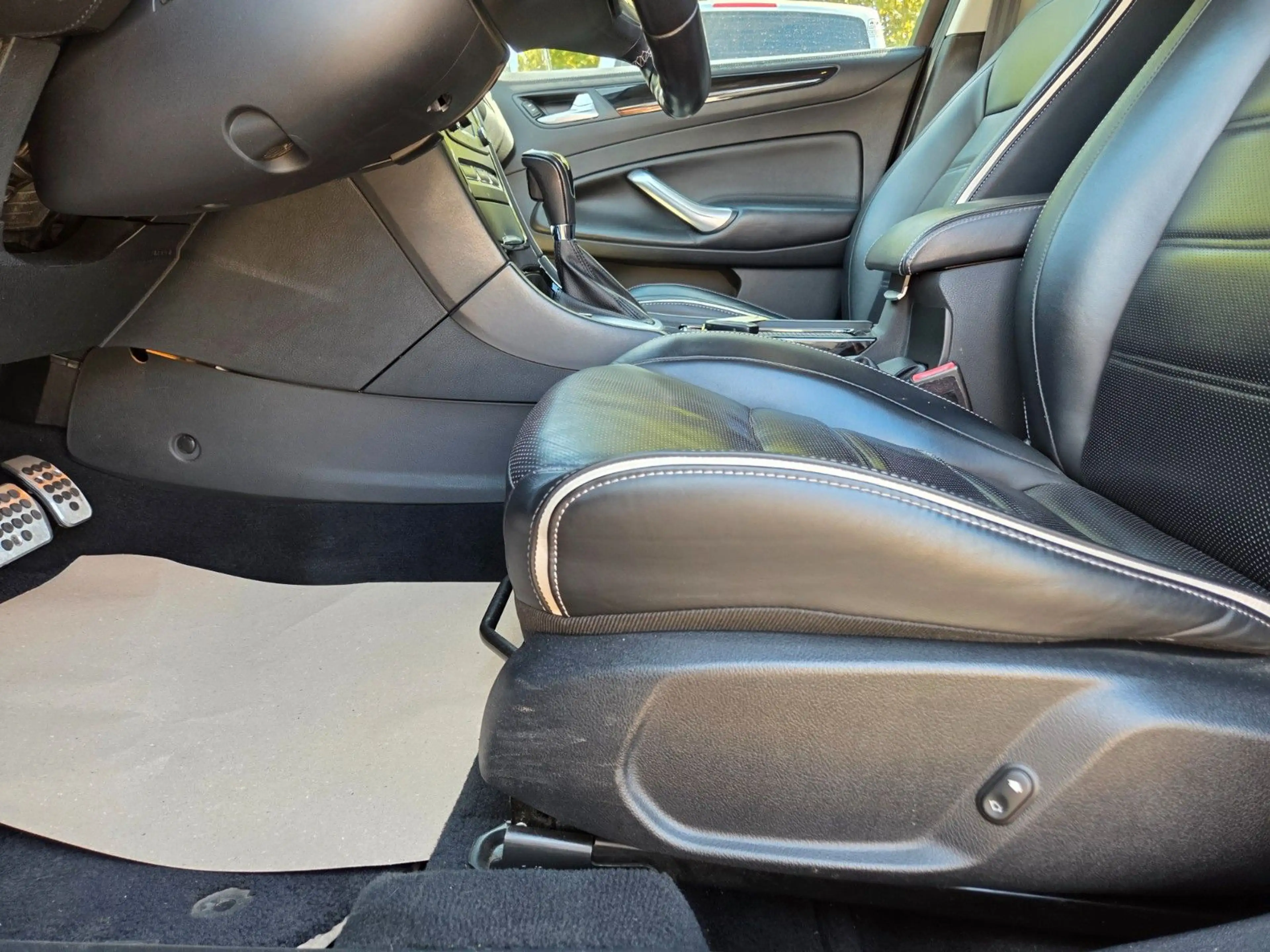 Ford Mondeo 2.0 TDCi Turnier Titanium X Automatik — photo 11