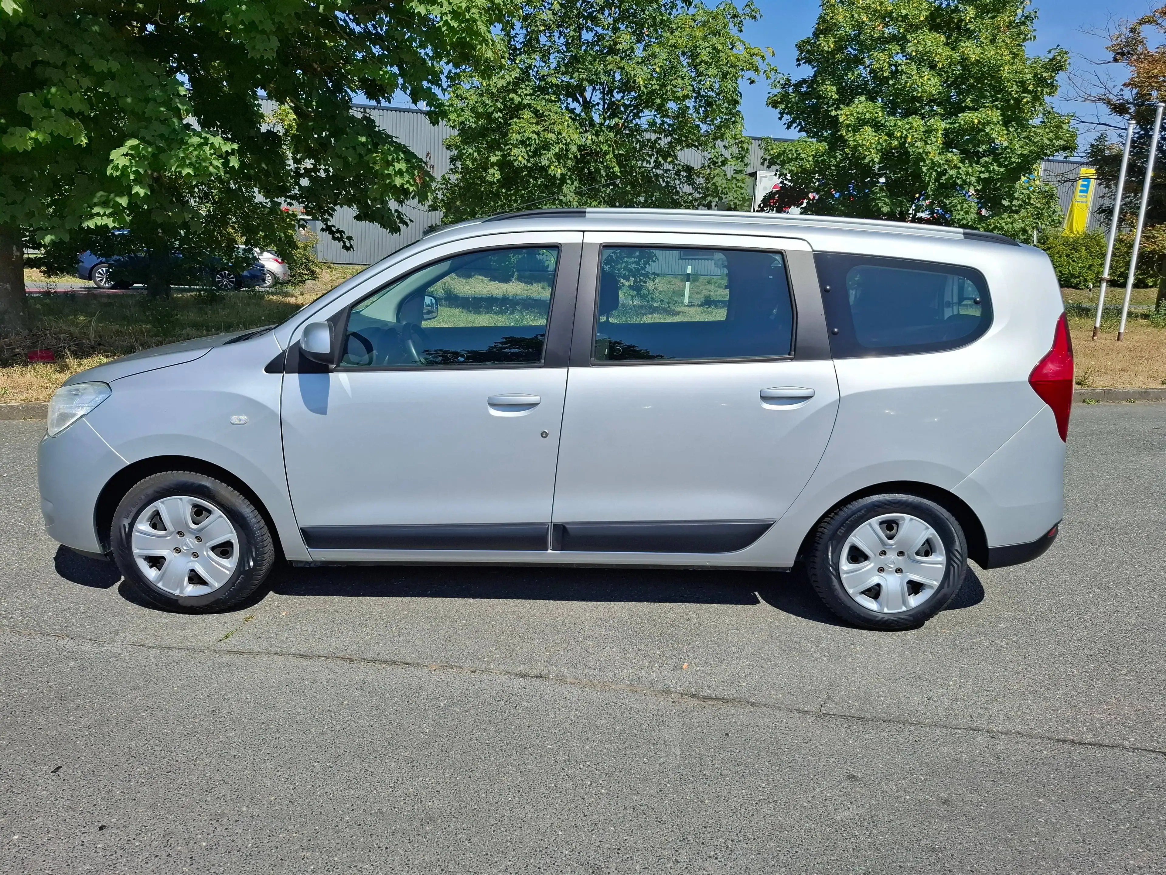 Dacia Lodgy Comfort*NAVI*KAMERA*PDC*Sitzhzg*Tempomat* — photo 9