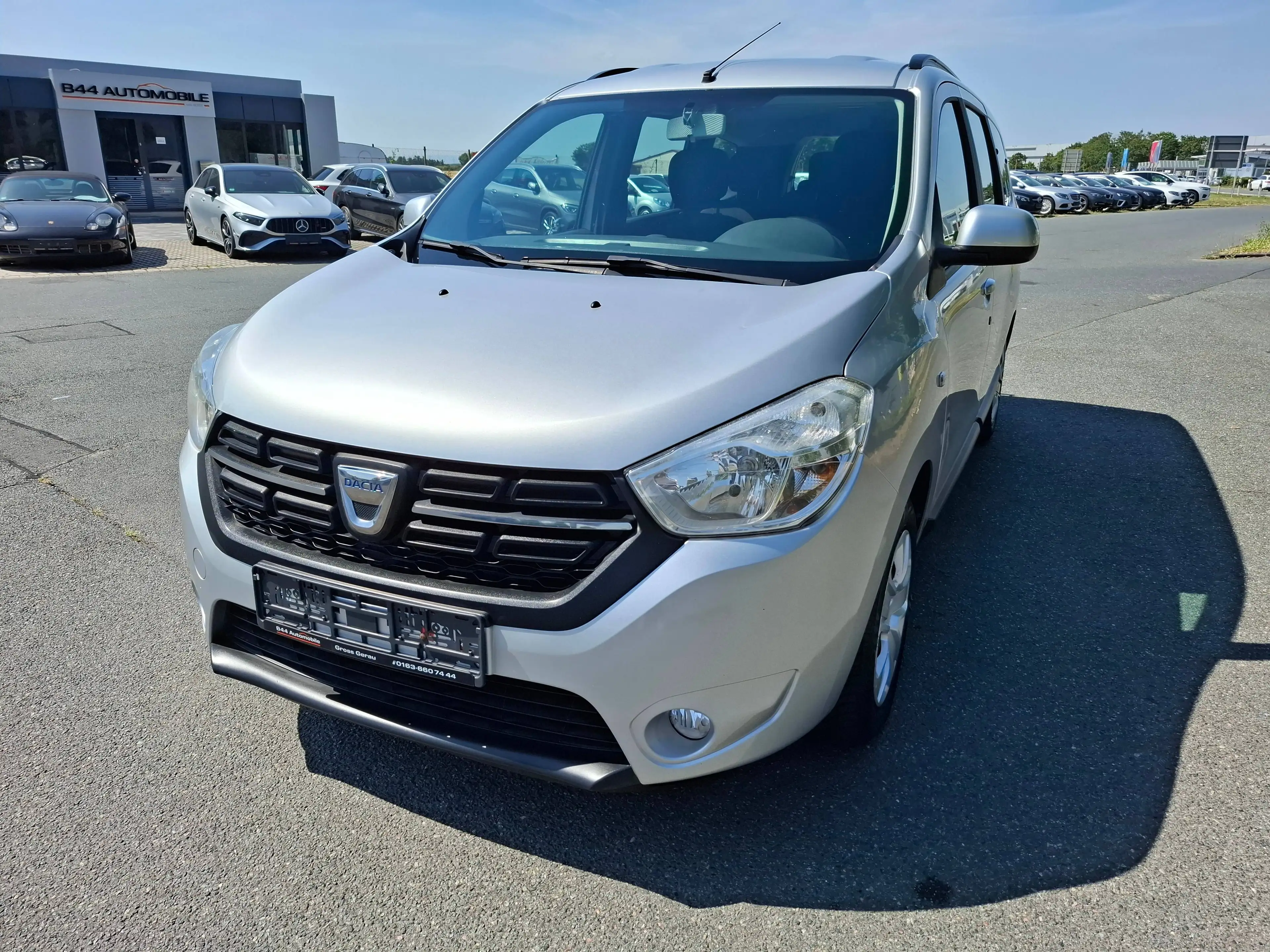 Dacia Lodgy Comfort*NAVI*KAMERA*PDC*Sitzhzg*Tempomat*