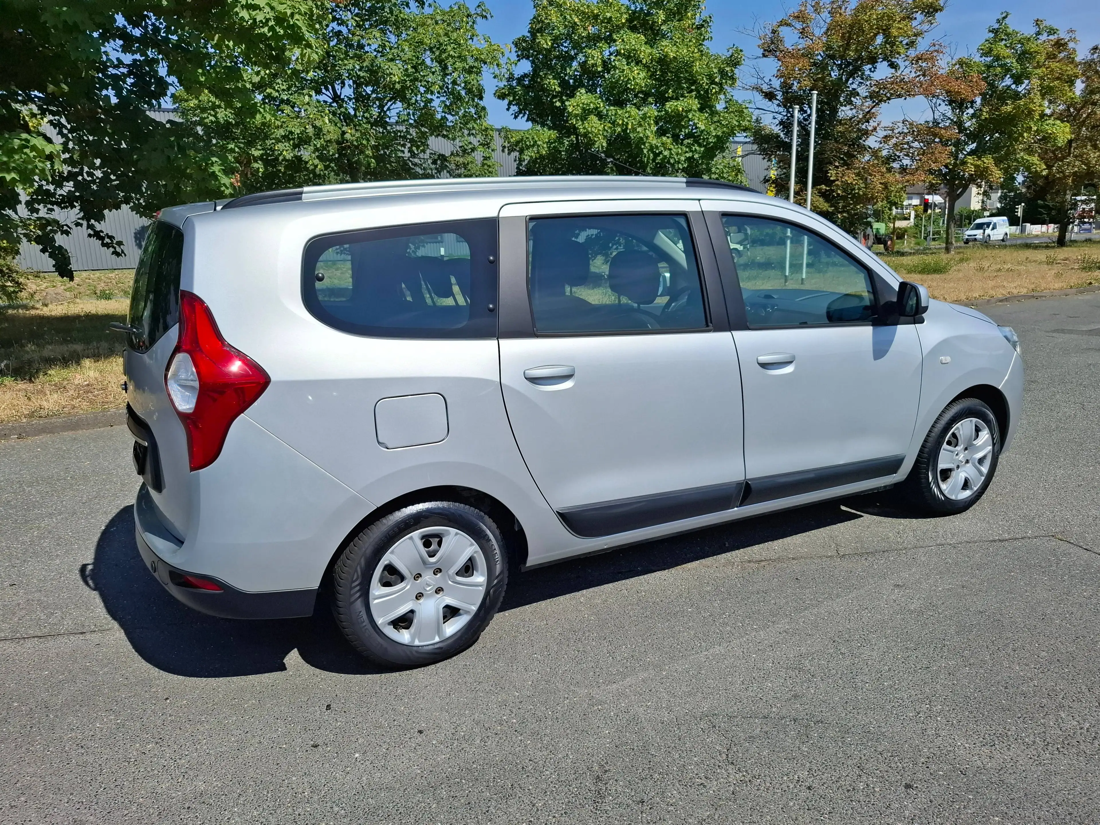 Dacia Lodgy Comfort*NAVI*KAMERA*PDC*Sitzhzg*Tempomat* — photo 5