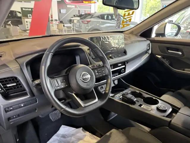 Nissan X-Trail view 4