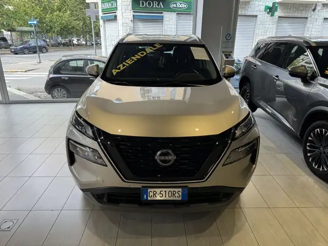 Nissan X-Trail view 3