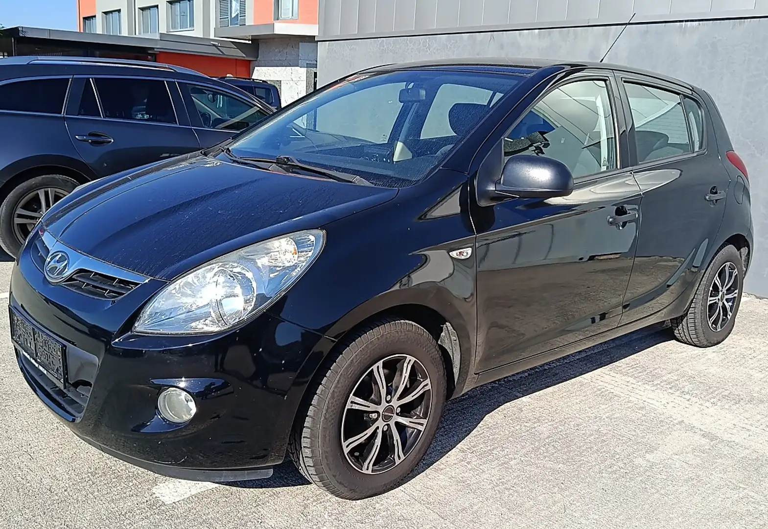 Hyundai i20 1,25 Life Schwarz - 1
