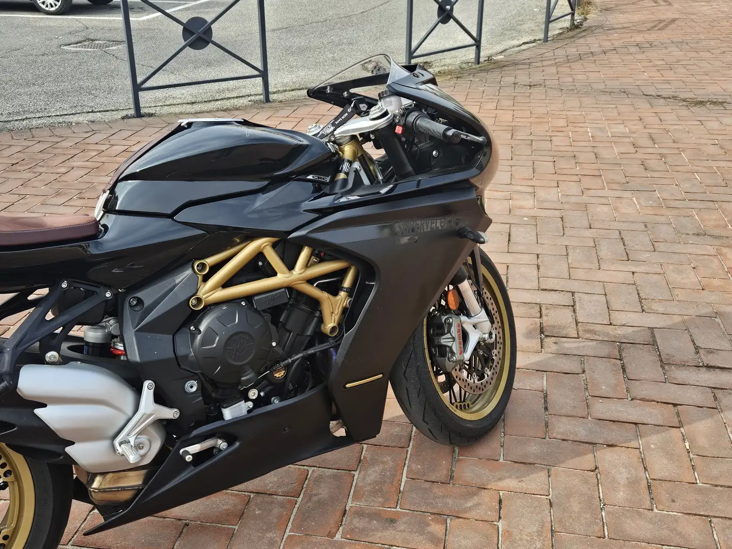 MV Agusta Superveloce 800 Zwart - 2