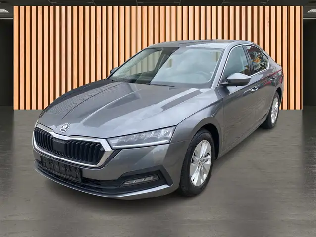 Skoda Octavia view 2