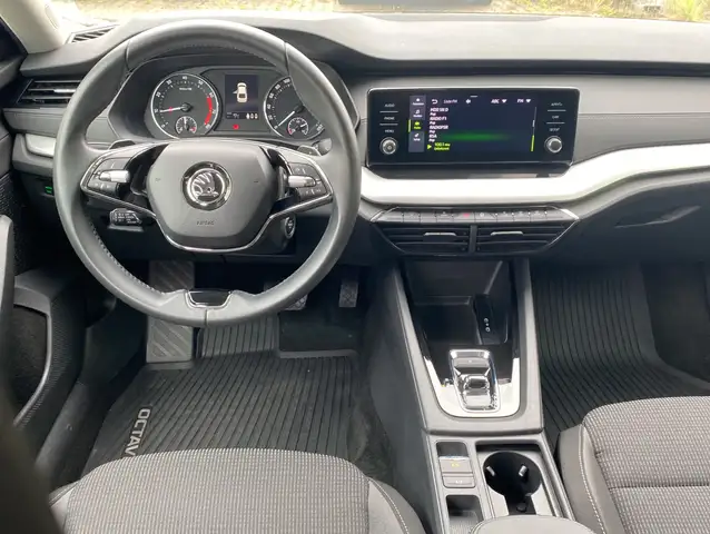 Skoda Octavia view 3