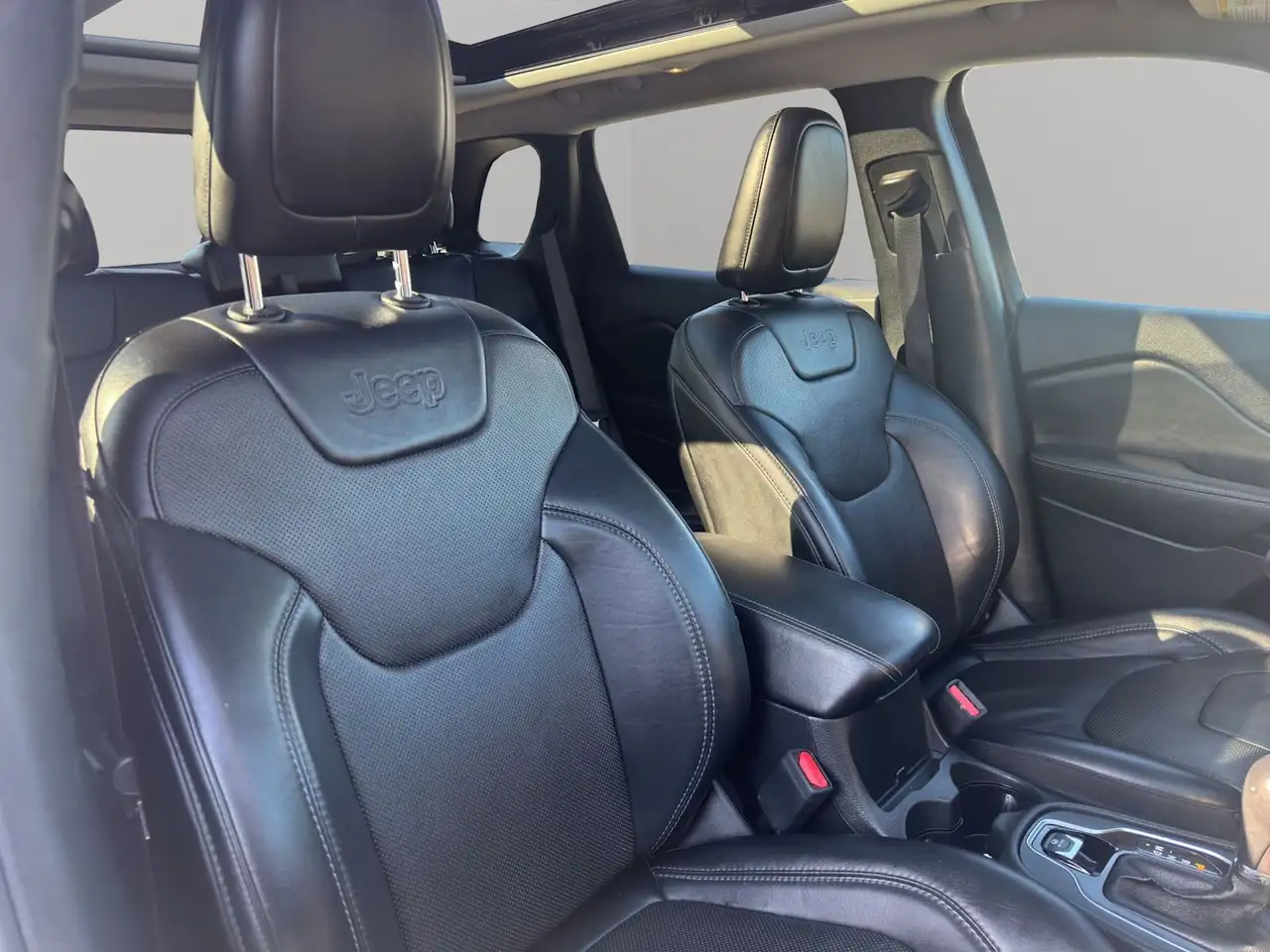 Jeep Cherokee снимка Jeep Cherokee
