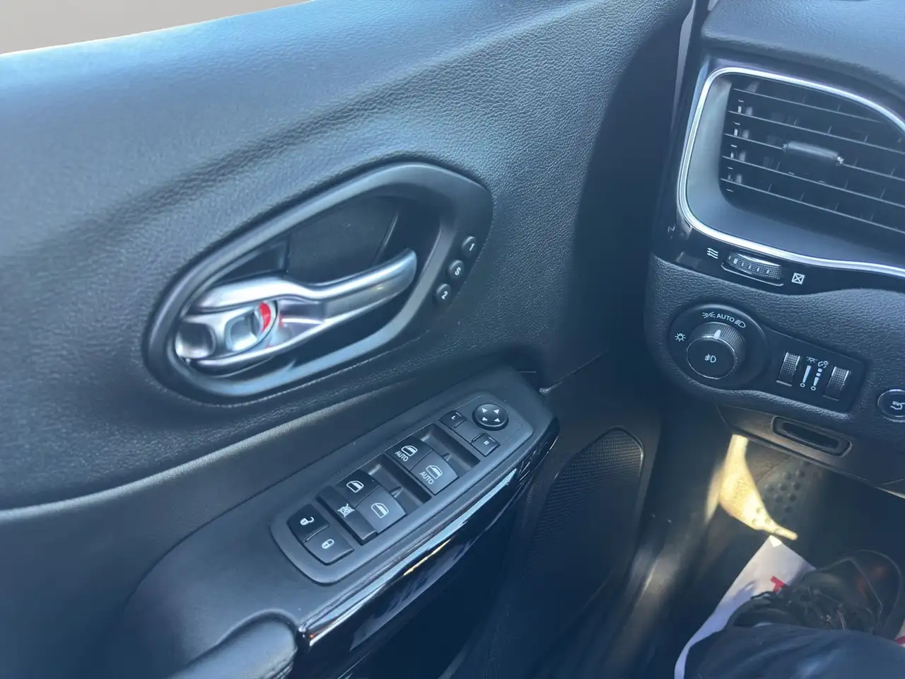 Jeep Cherokee снимка Jeep Cherokee