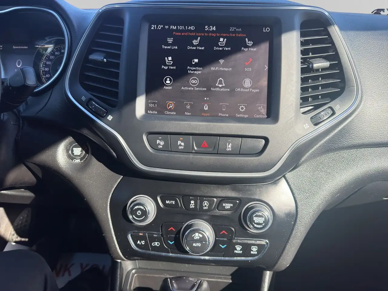 Jeep Cherokee снимка Jeep Cherokee