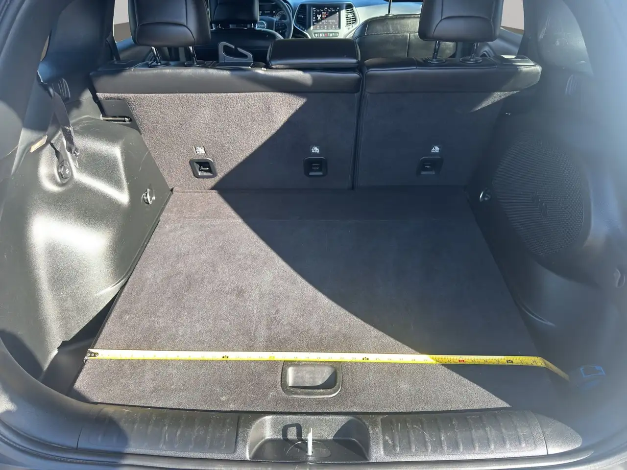 Jeep Cherokee снимка Jeep Cherokee