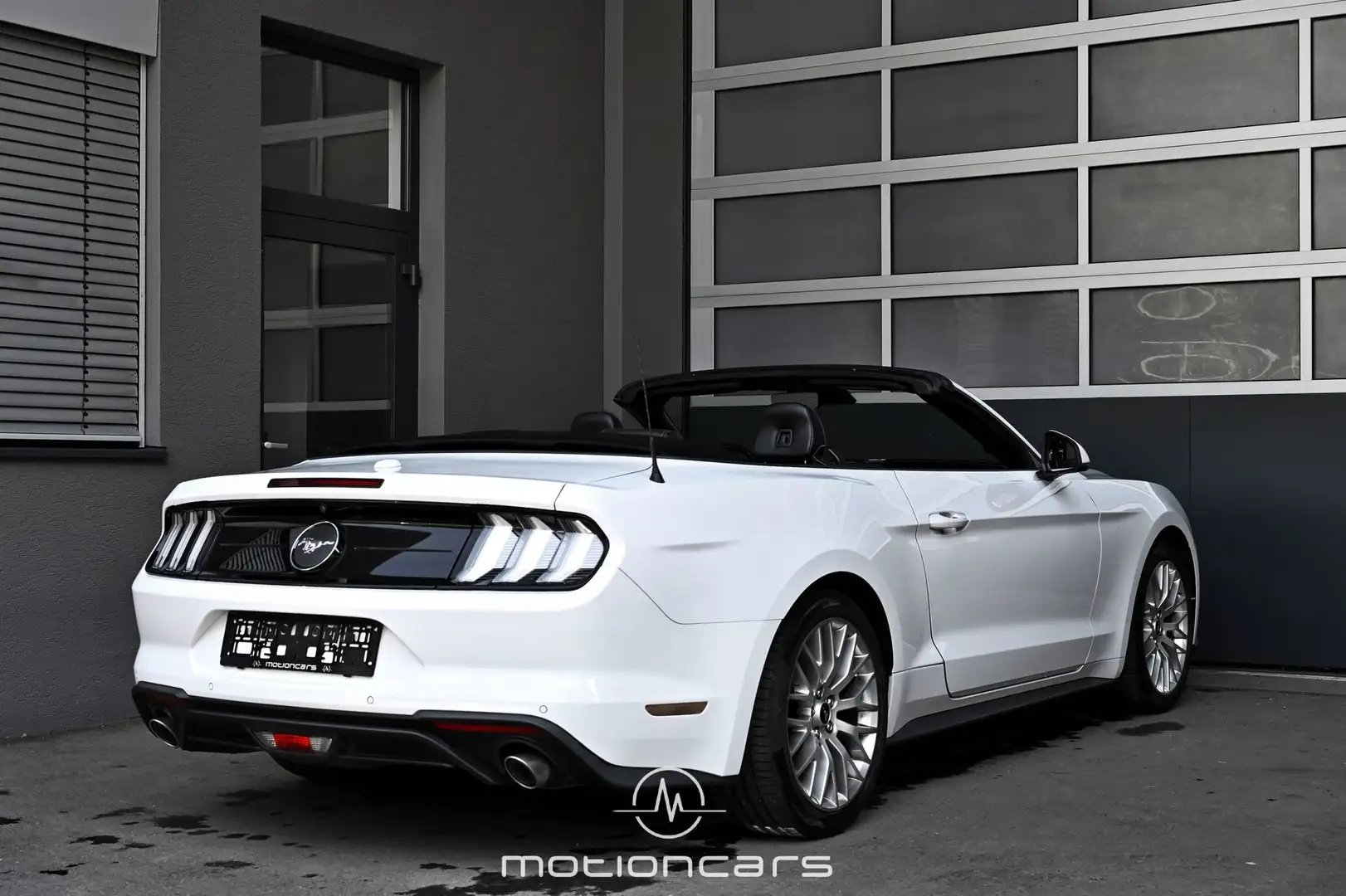 Ford Mustang 2.3 EcoBoost EXP € 23.650,- Weiß - 2