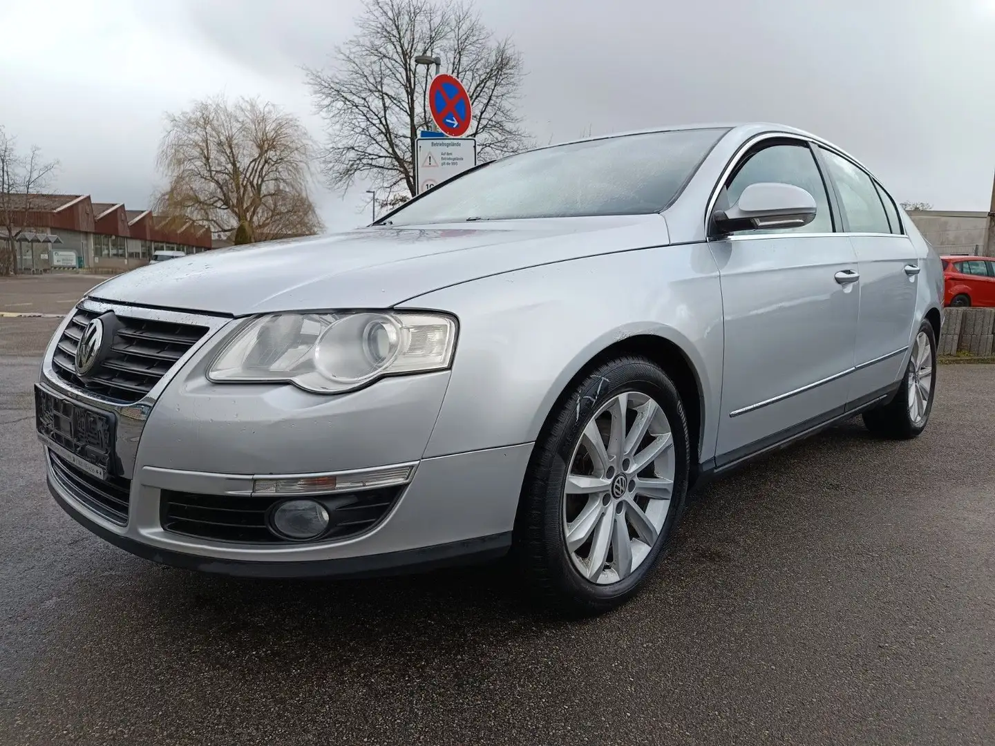 Volkswagen Passat Lim. Comfortline Automatik "Nur 159900KM" Silber - 1