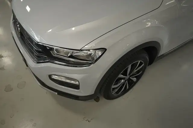 Volkswagen T-Roc view 12