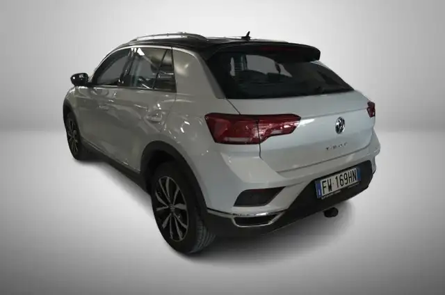Volkswagen T-Roc view 14