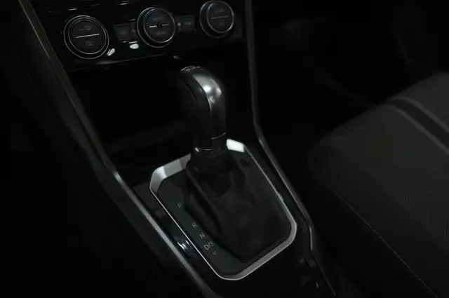 Volkswagen T-Roc view 7