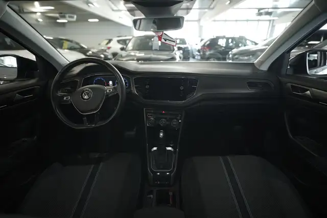 Volkswagen T-Roc view 4