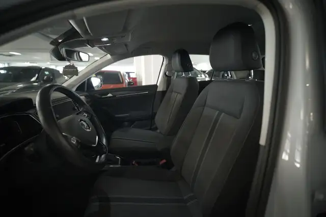Volkswagen T-Roc view 3