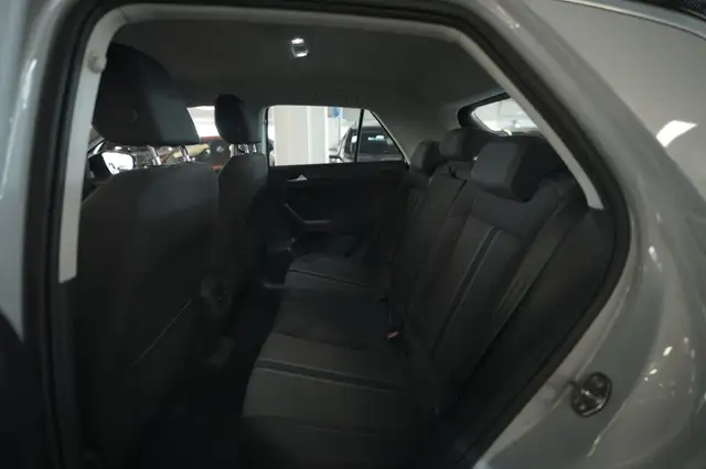 Volkswagen T-Roc view 8