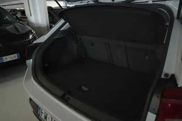 Volkswagen T-Roc view 10