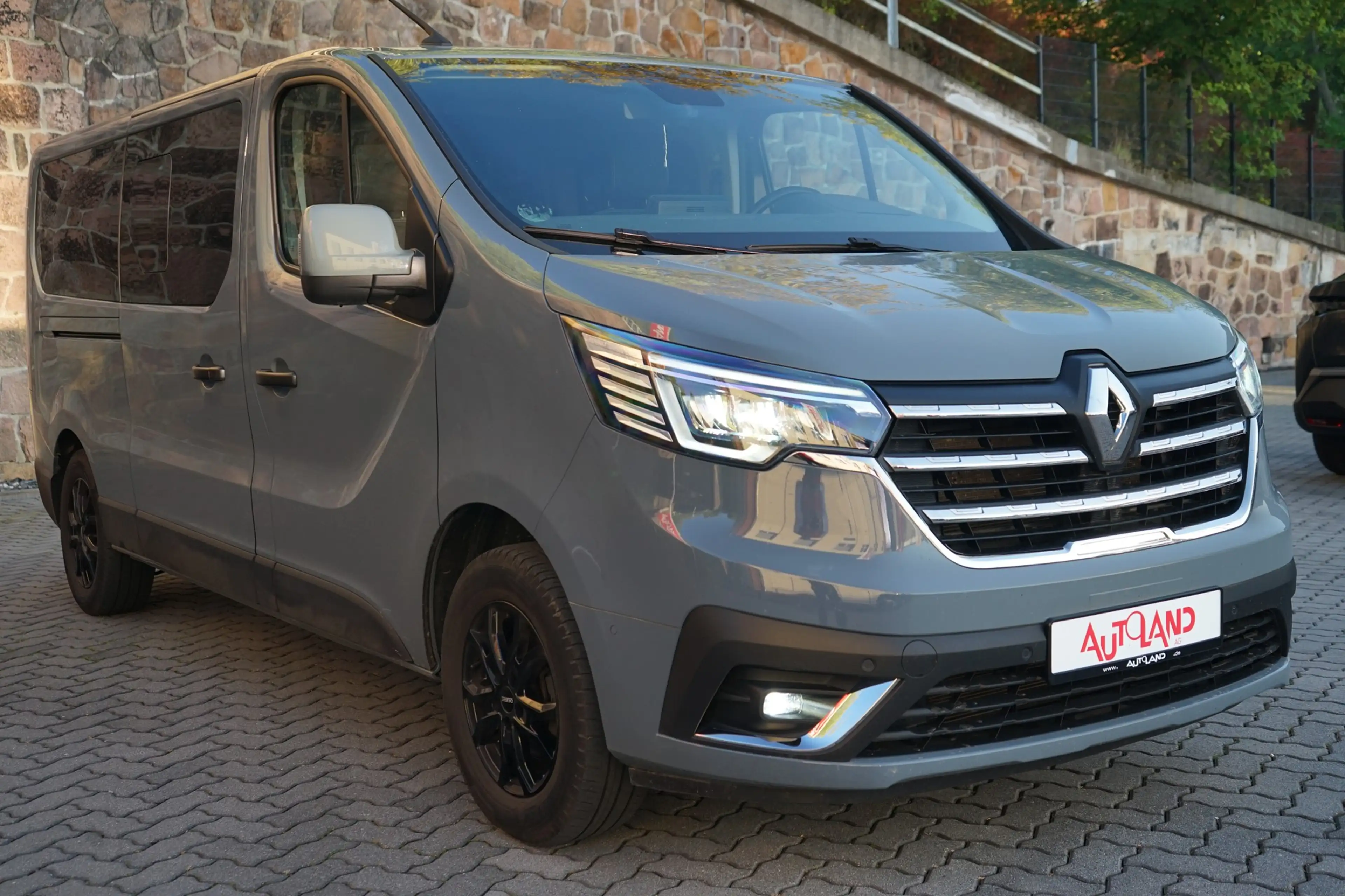 Renault Trafic Combi 2.0 dci AT L2 LED Navi 8-Sitzer AHK — photo 8