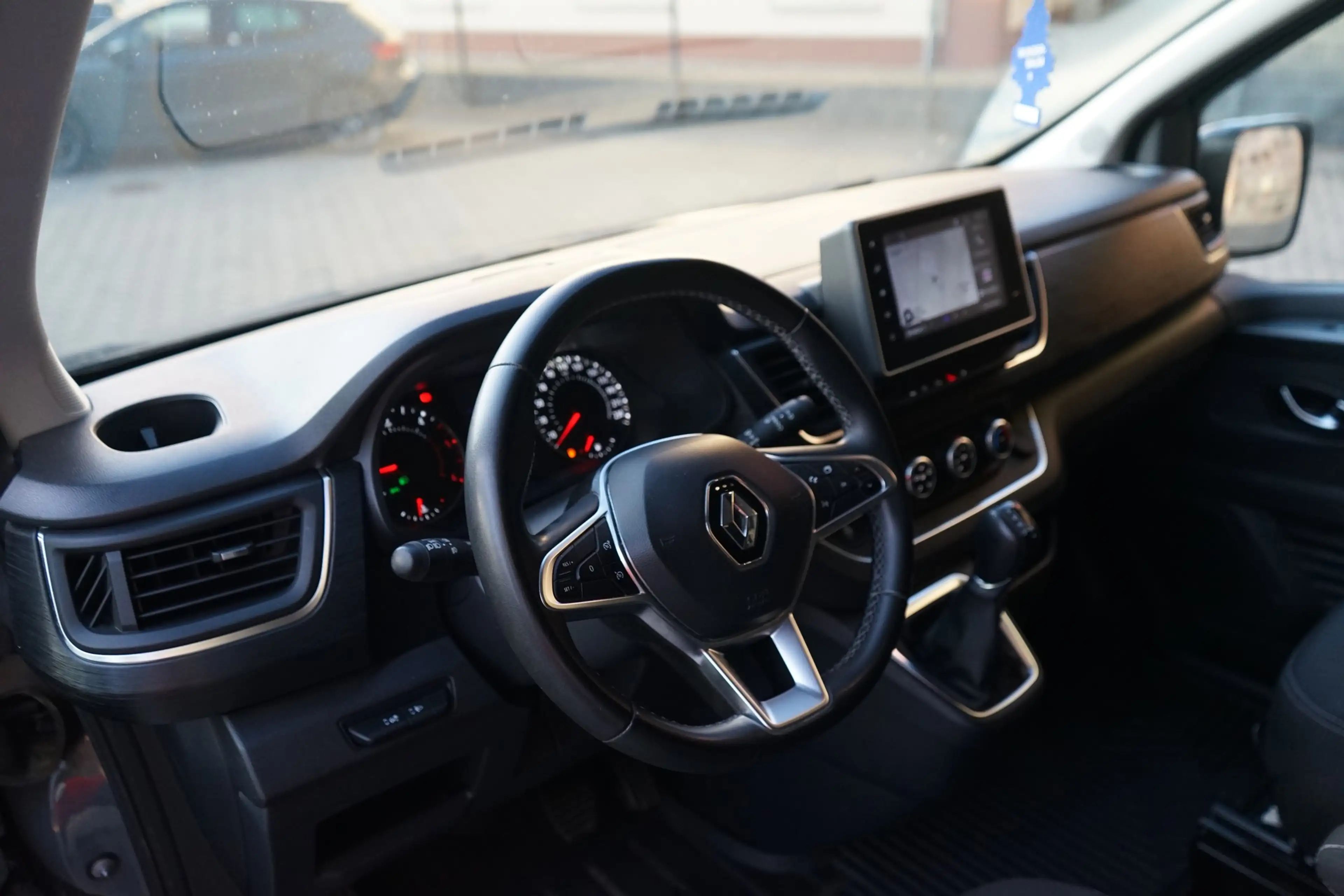 Renault Trafic Combi 2.0 dci AT L2 LED Navi 8-Sitzer AHK — photo 10