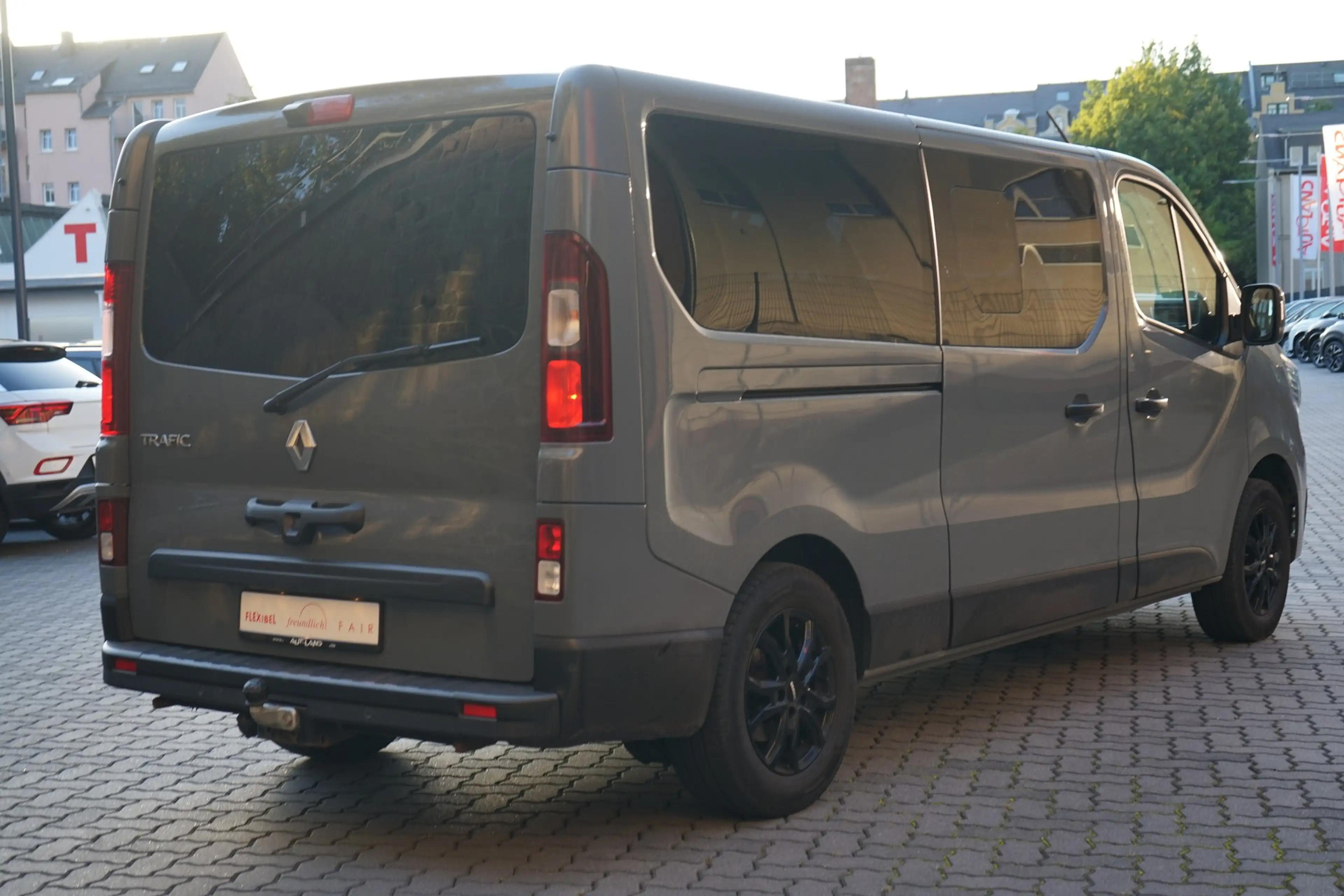 Renault Trafic Combi 2.0 dci AT L2 LED Navi 8-Sitzer AHK — photo 6