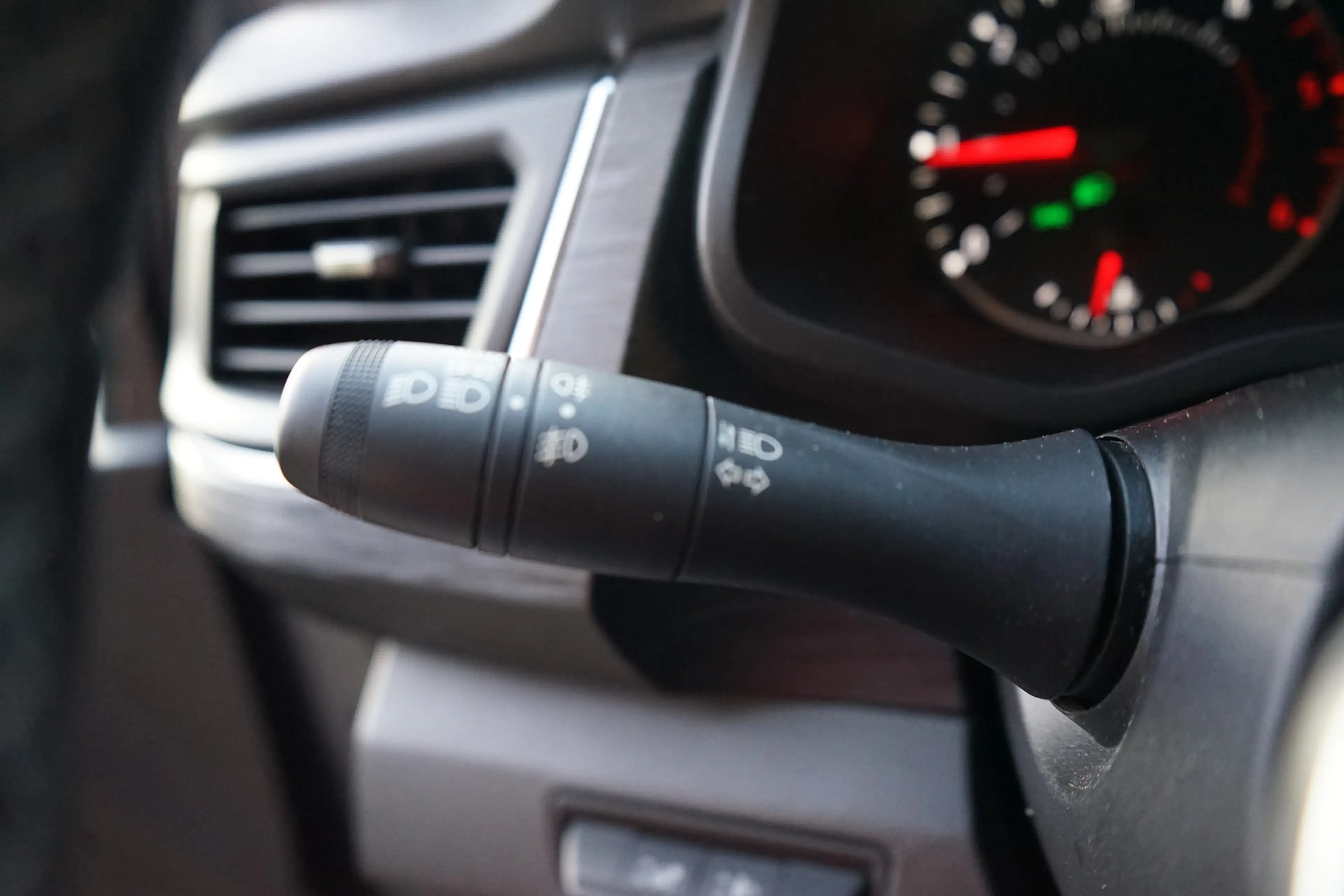 Renault Trafic Combi 2.0 dci AT L2 LED Navi 8-Sitzer AHK — photo 23