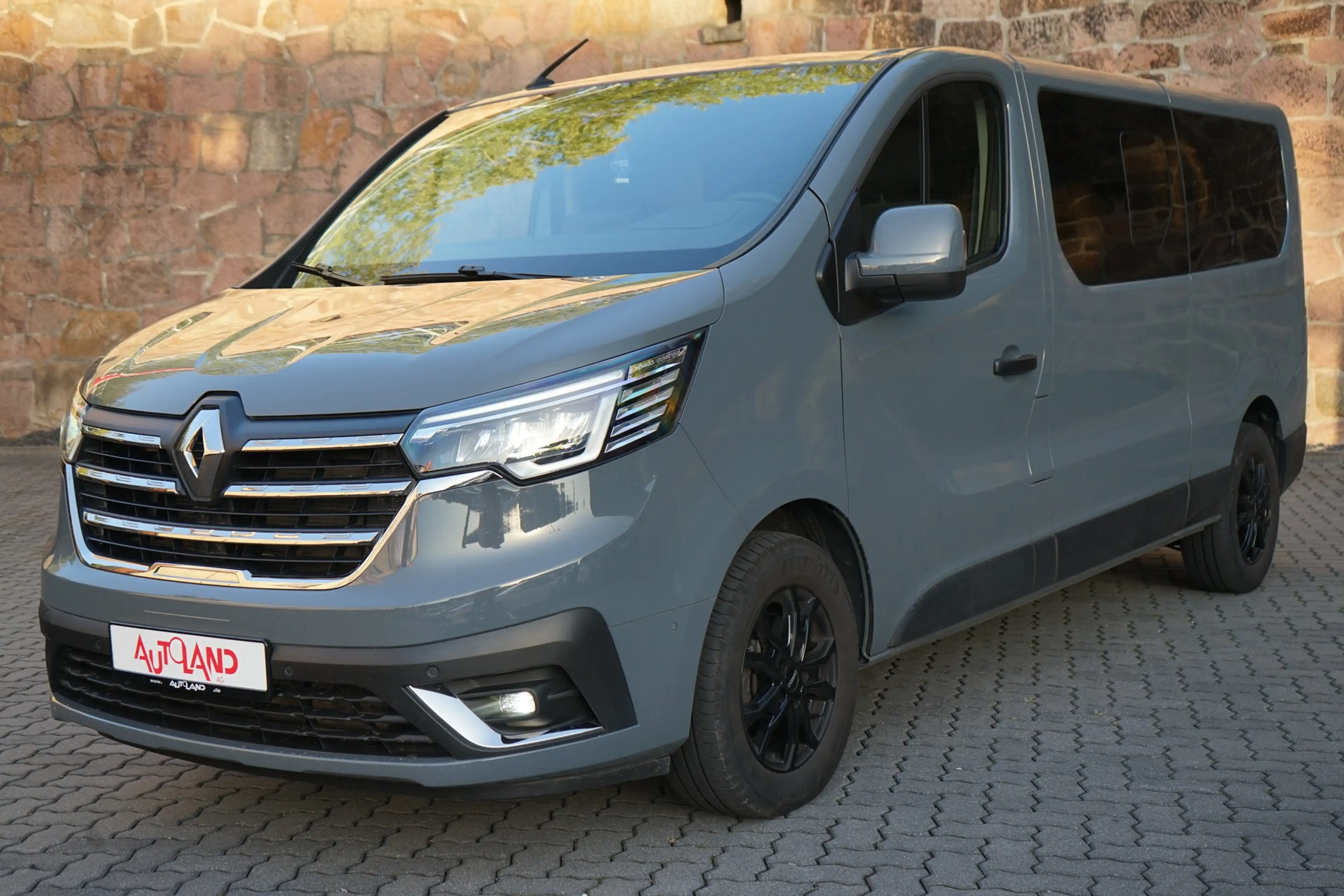 Renault Trafic Combi 2.0 dci AT L2 LED Navi 8-Sitzer AHK — photo 2