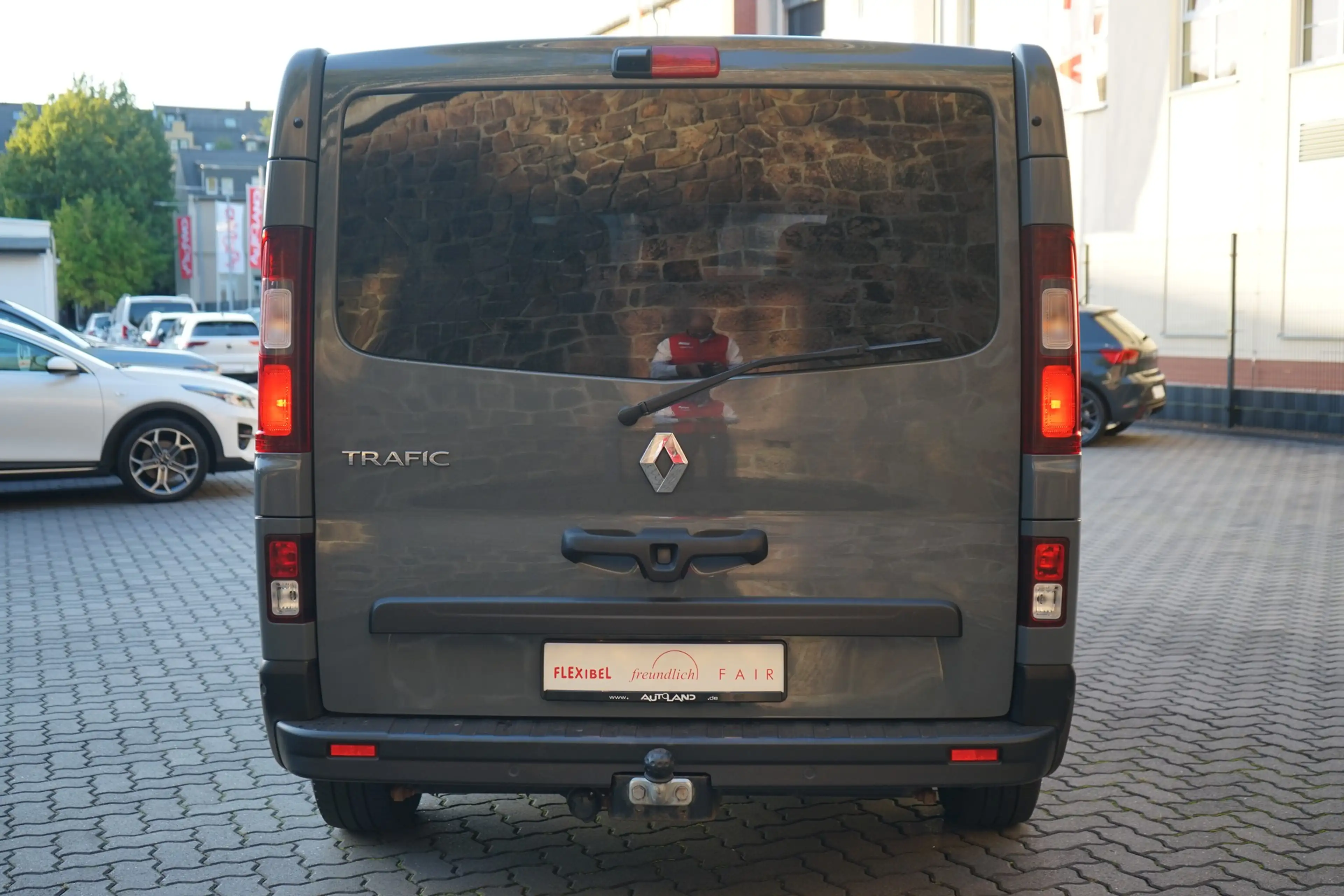 Renault Trafic Combi 2.0 dci AT L2 LED Navi 8-Sitzer AHK — photo 5